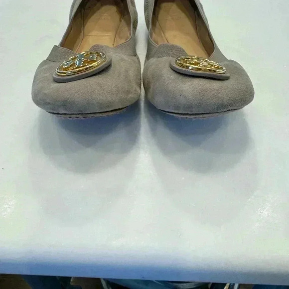 Tory Burch taupe leather ballet flats with gold Tory logo size 8 excellent - Picture 3 of 9